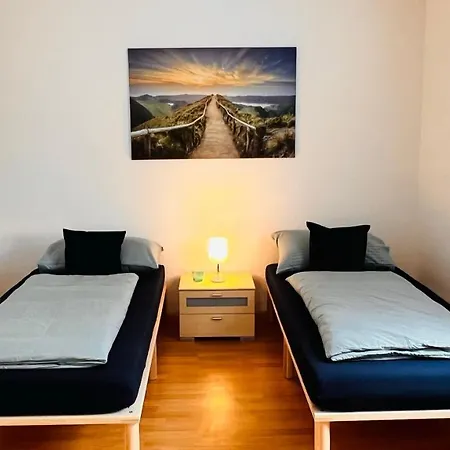Alexandra - Handwerker Willkommen, Parkplatz, Kuche, Wlan Apartment