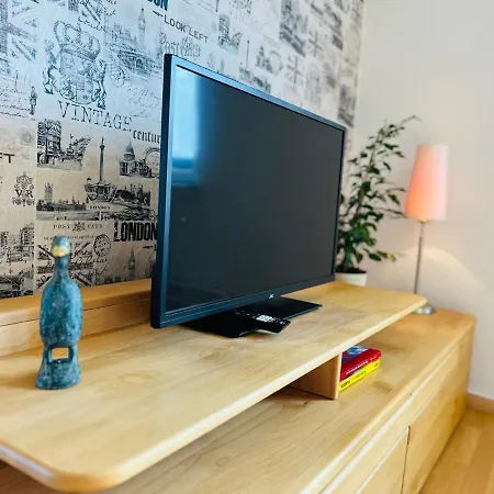 Apartment Alexandra - Handwerker Willkommen, Parkplatz, Kuche, Wlan *